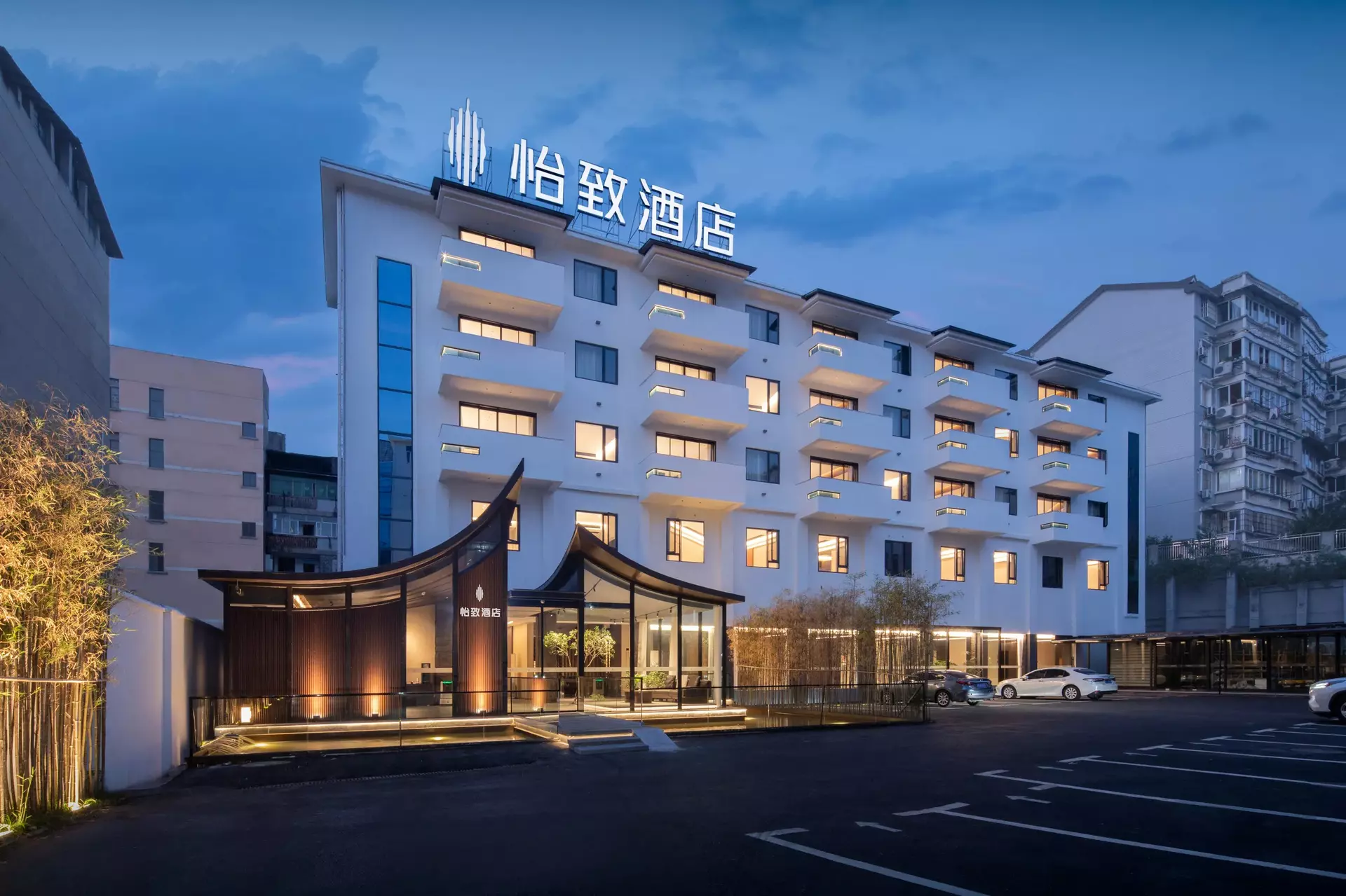 Mehood EZZI Hotel | A Masterful Ensemble of Contemporary Porcelain Heritage and Modern Oriental Luxury Millwork