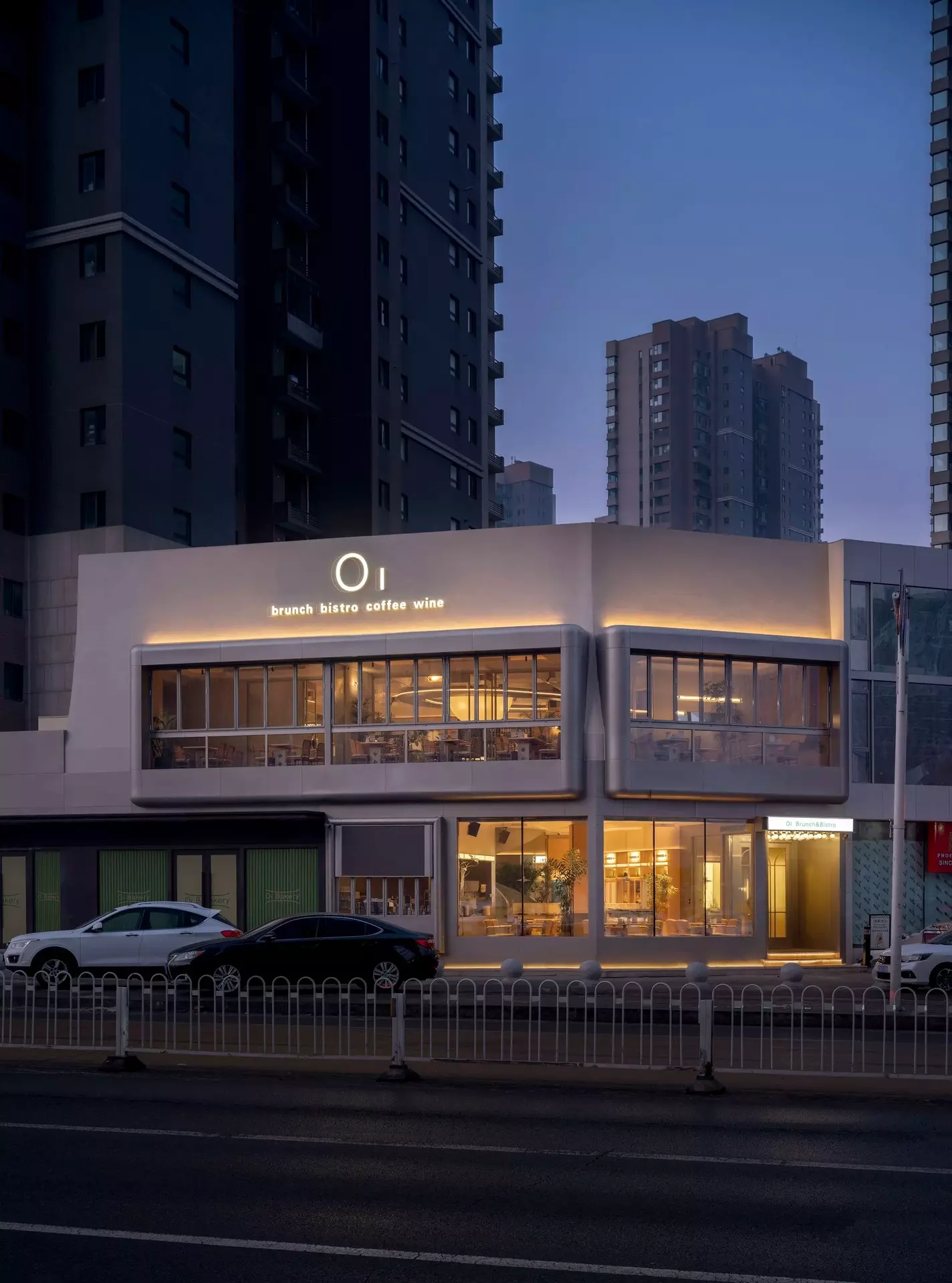 OI Brunch & Bistro | A Modern Retro Urban Oasis and the Day-to-Night Symphony of Custom Millwork