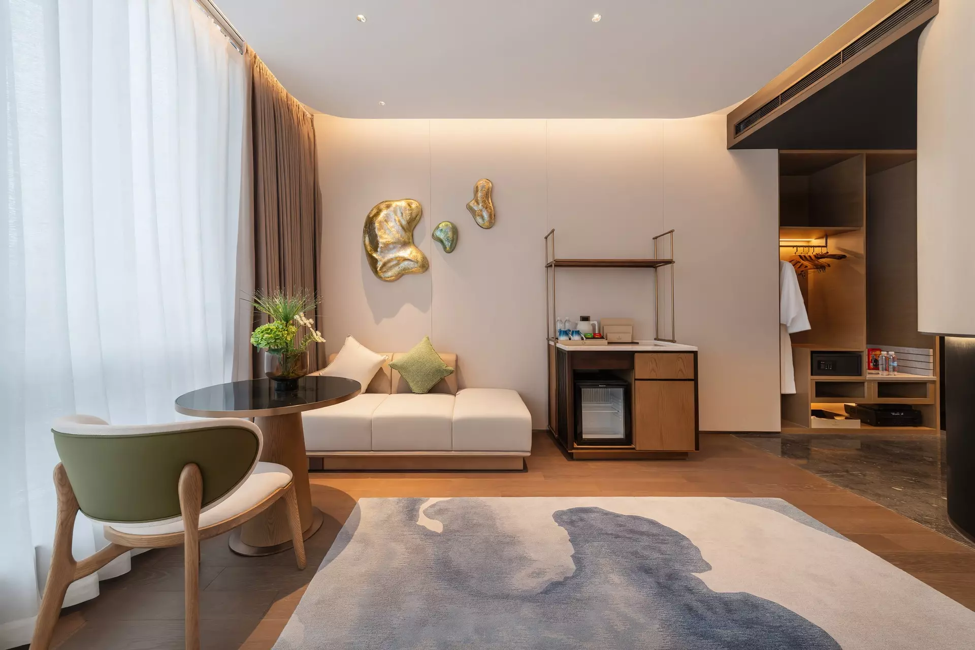 Premium Hospitality Guest Room Veneer Wall Fitting